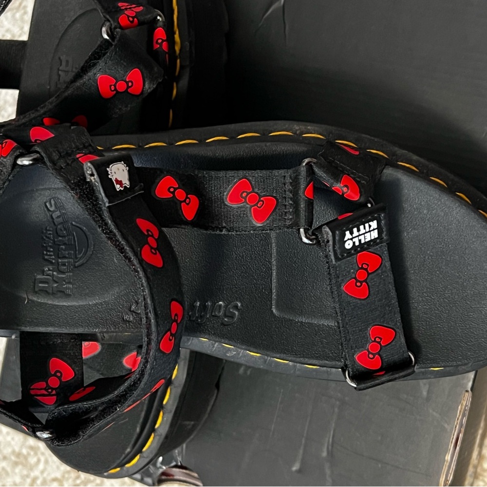Dr Martens x Hello Kitty Sandals - Black and Red Limited edition - Picture 5 of 8